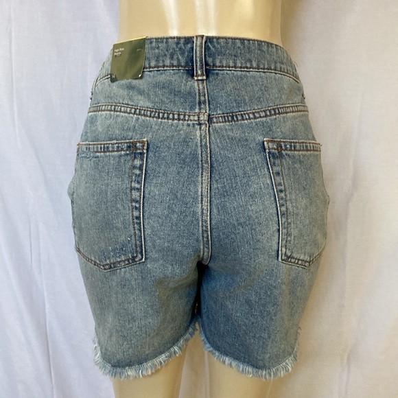 SALE!!! Wild Fable Women Size 14 Mid Blue Wash Shorts DISTRESSED and RIPPED NWT - Picture 6 of 6
